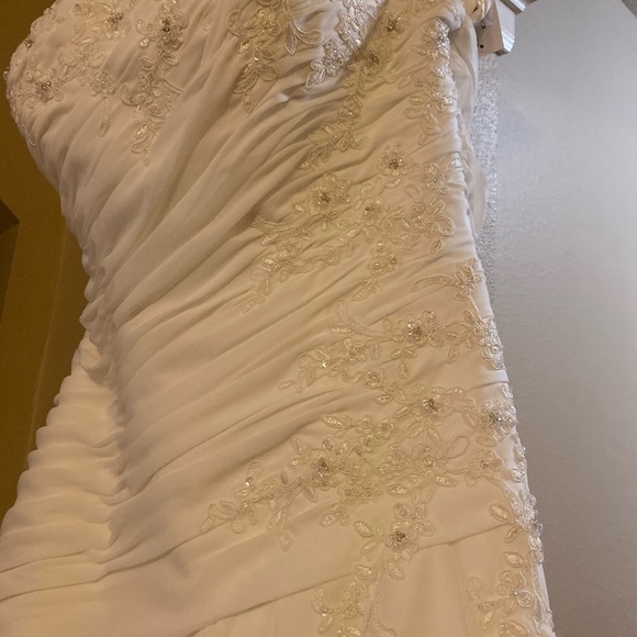 Da Vinci Bridal Style 8371 - Picture 2 of 5